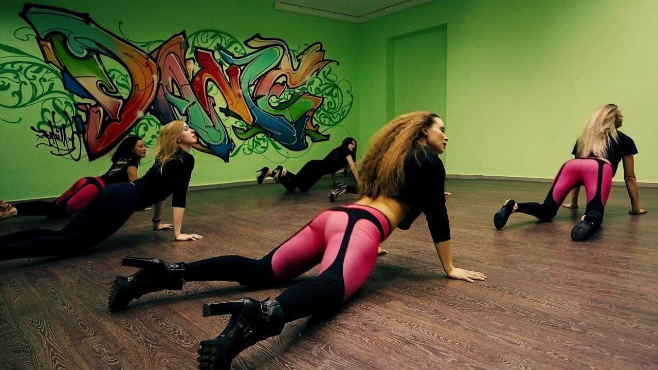 Twerking. Вика тверк. Образы для тверка. Тверк костюм. Девушки тверк.