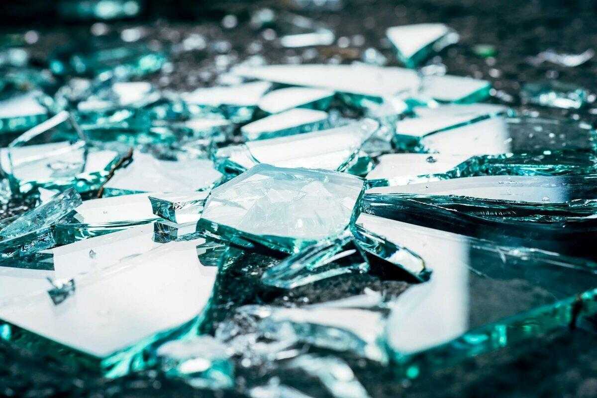 Как расшифровать сон о разбитом стекле — 37 точных значений