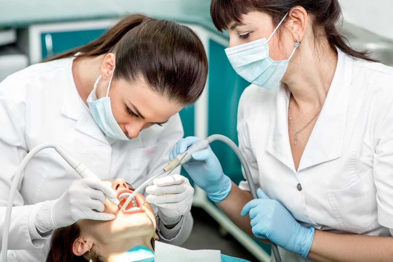 Чем занимается зубной техник? как стать специалистом в данной сфере?