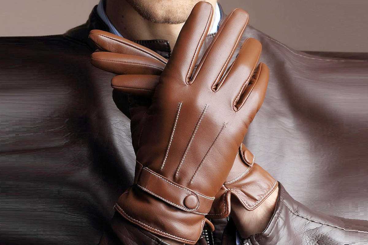 Как почистить кожаные перчатки в домашних. Кожаные перчатки. Кожаные перчатки мужские. Кожаные перчатки на руках. Кожаные перчатки на руках мужские.