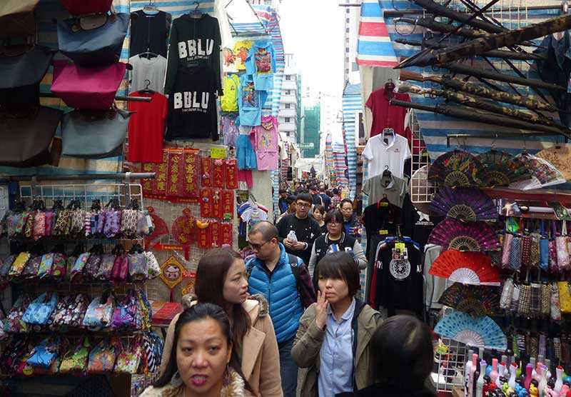 Китайский рынок автобусы. Китайский вещевой рынок Шанхай. Рынок одежды в Китае. Китайка рынок одежды. Китайский рынок в Санкт-Петербурге.