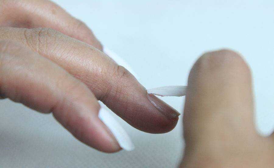 Как снять накладные ногти в домашних условиях Снятие накладных ногтей дома - 3 верных и эффективных метода
